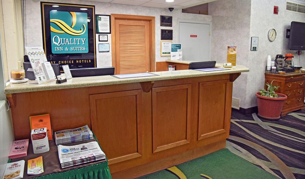 Quality Inn & Suites Near I-480 And I-29 カウンシルブラフス エクステリア 写真