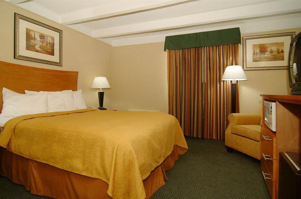 Quality Inn & Suites Near I-480 And I-29 カウンシルブラフス エクステリア 写真
