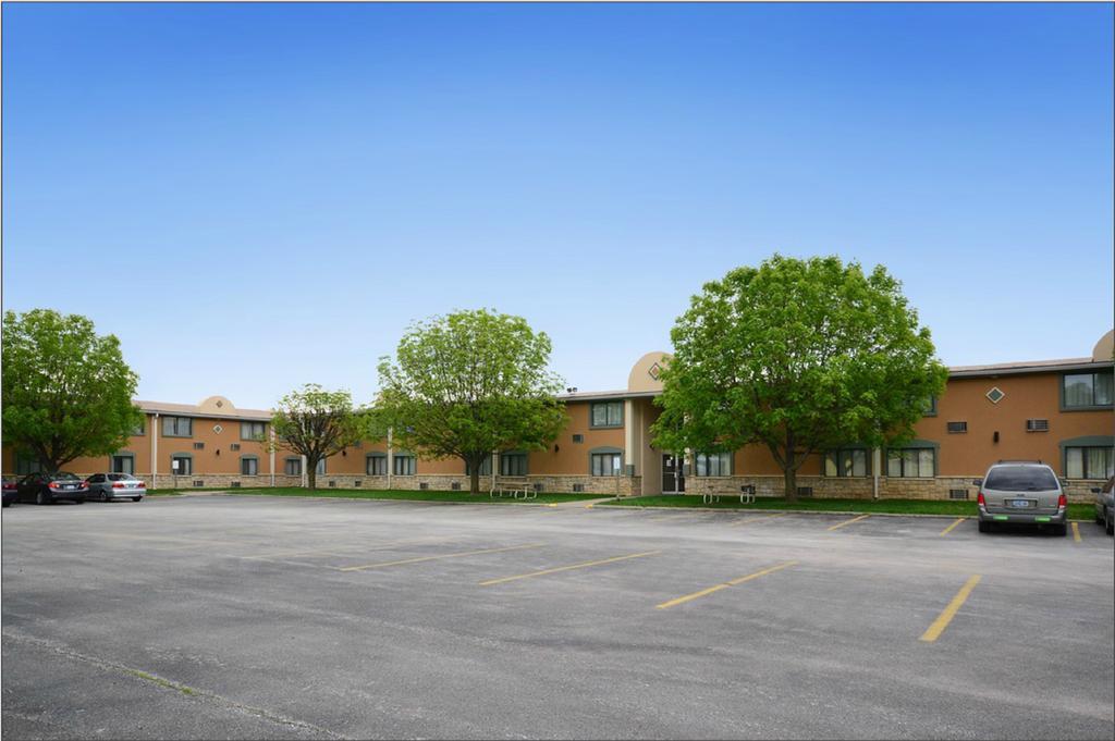 Quality Inn & Suites Near I-480 And I-29 カウンシルブラフス エクステリア 写真