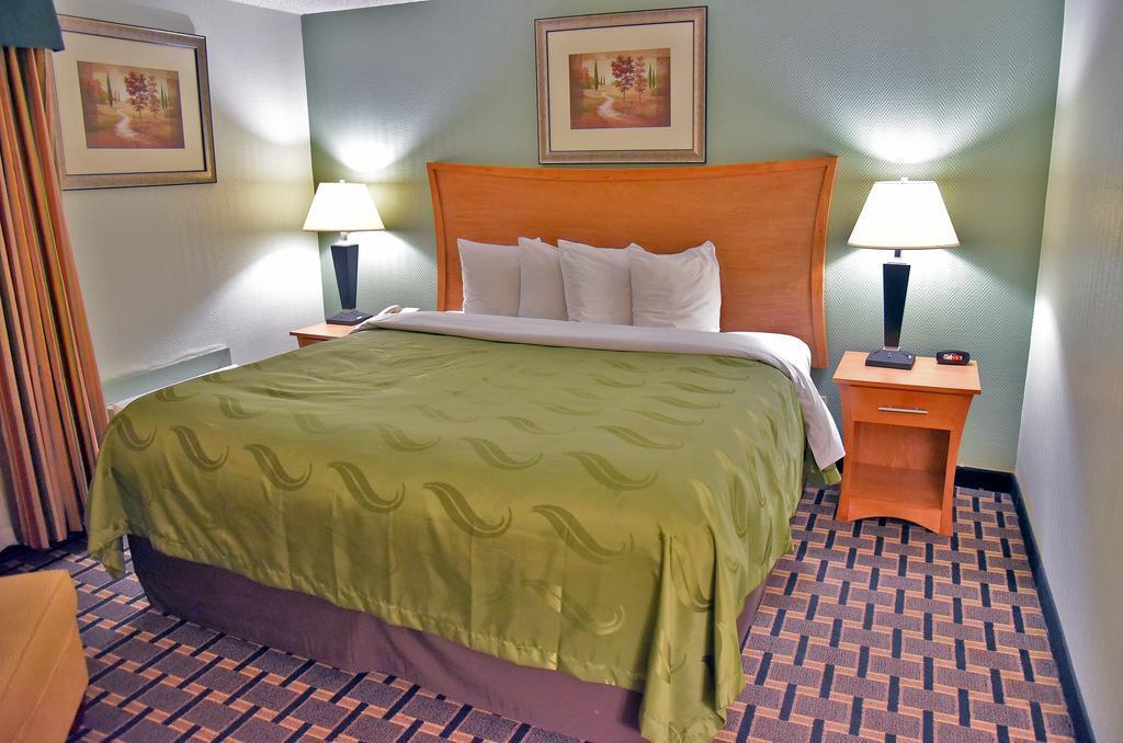 Quality Inn & Suites Near I-480 And I-29 カウンシルブラフス エクステリア 写真