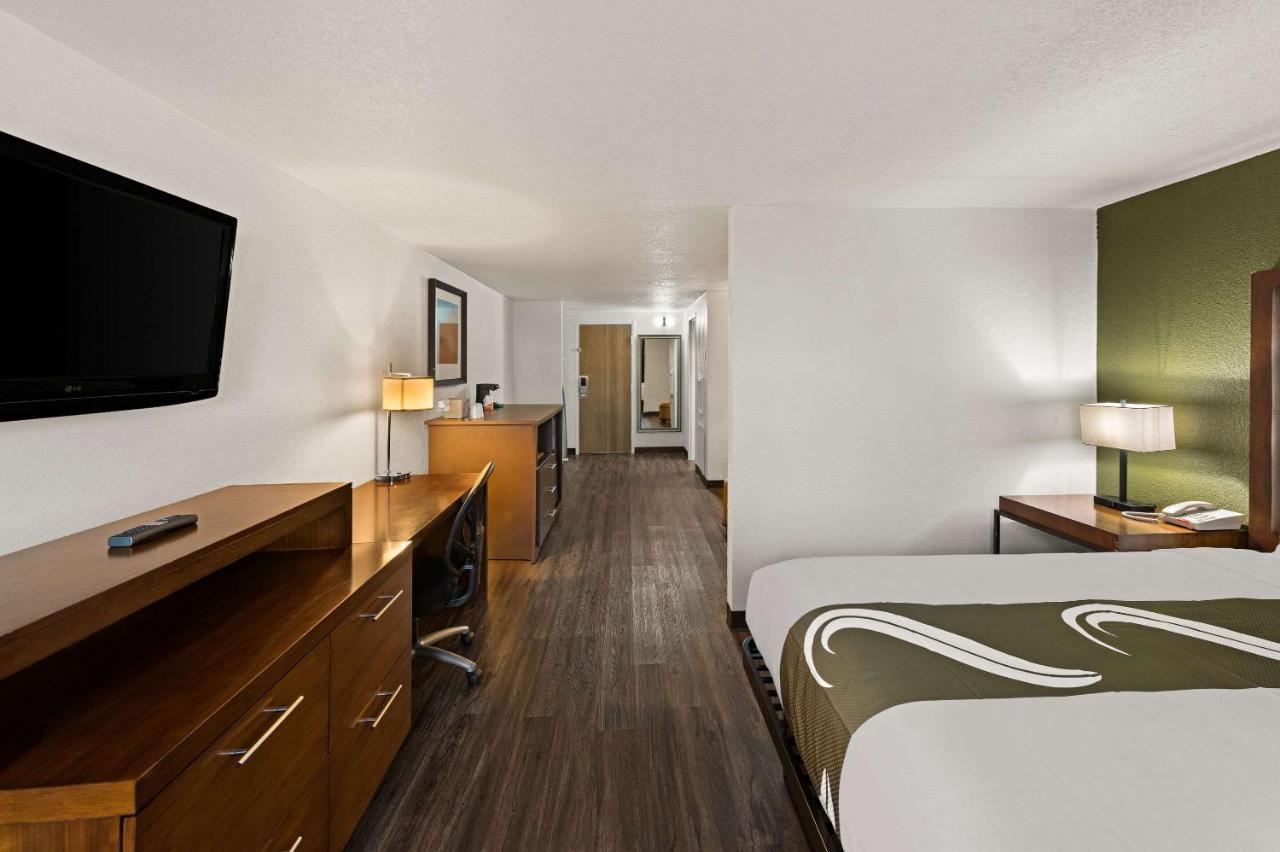 Quality Inn & Suites Near I-480 And I-29 カウンシルブラフス エクステリア 写真