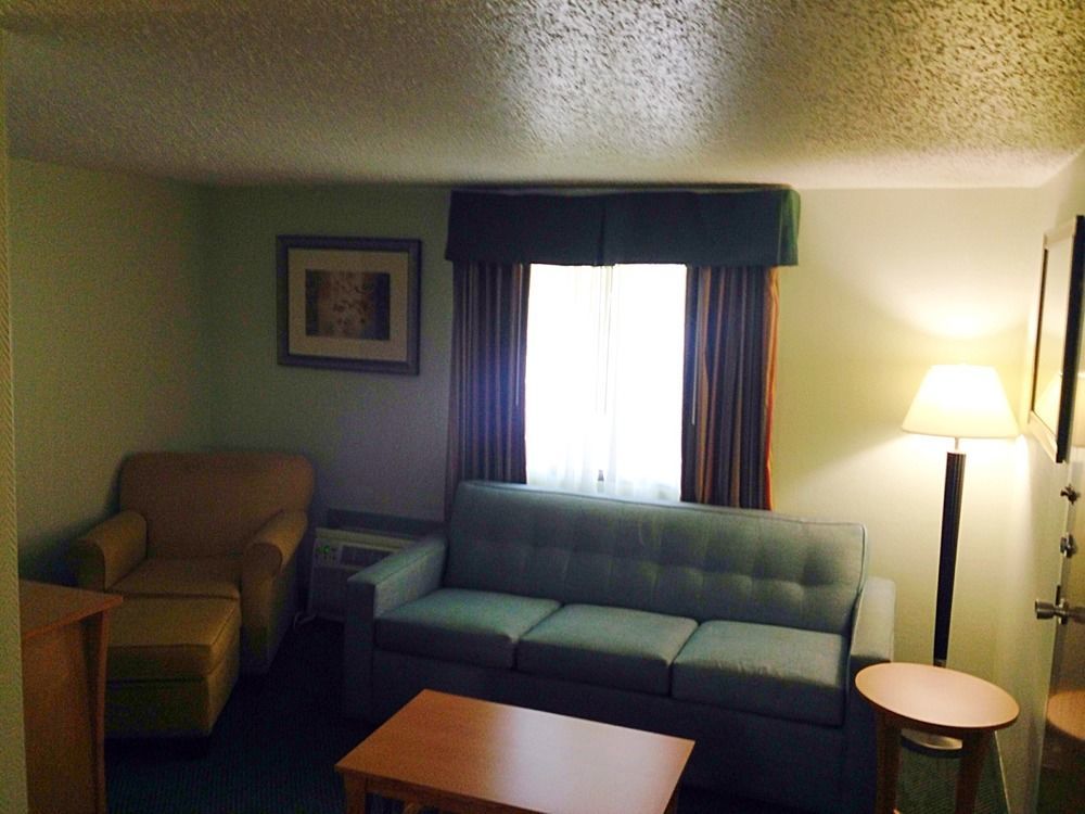 Quality Inn & Suites Near I-480 And I-29 カウンシルブラフス エクステリア 写真