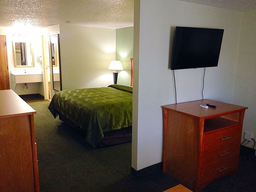 Quality Inn & Suites Near I-480 And I-29 カウンシルブラフス エクステリア 写真