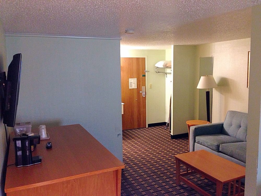 Quality Inn & Suites Near I-480 And I-29 カウンシルブラフス エクステリア 写真