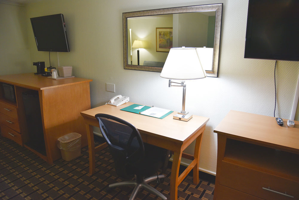 Quality Inn & Suites Near I-480 And I-29 カウンシルブラフス エクステリア 写真