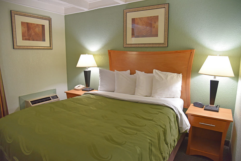 Quality Inn & Suites Near I-480 And I-29 カウンシルブラフス エクステリア 写真