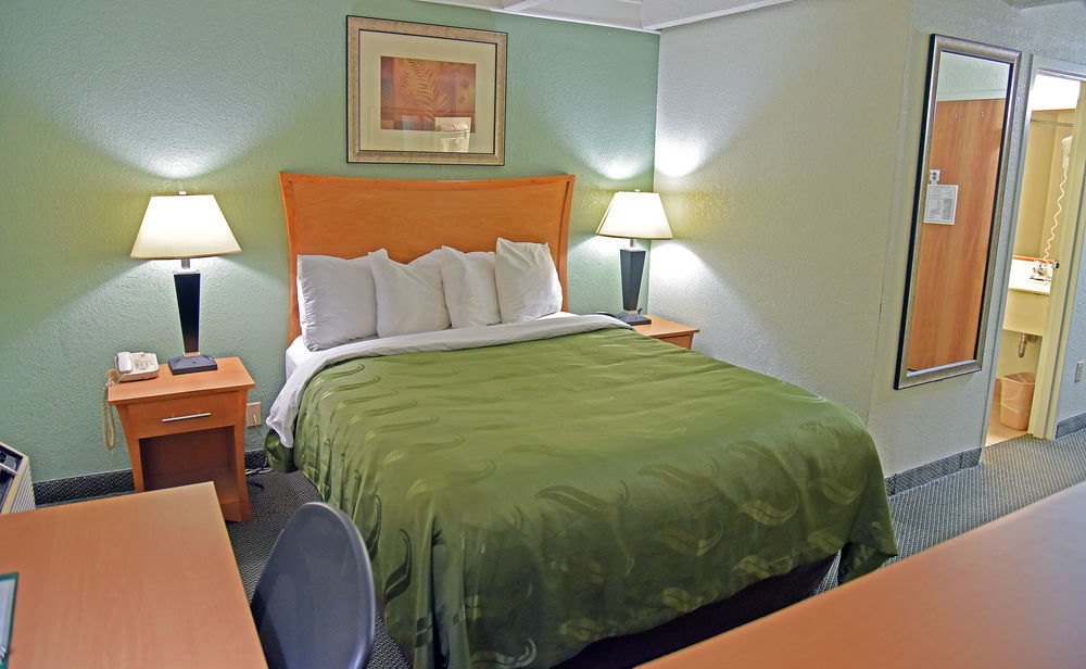 Quality Inn & Suites Near I-480 And I-29 カウンシルブラフス エクステリア 写真