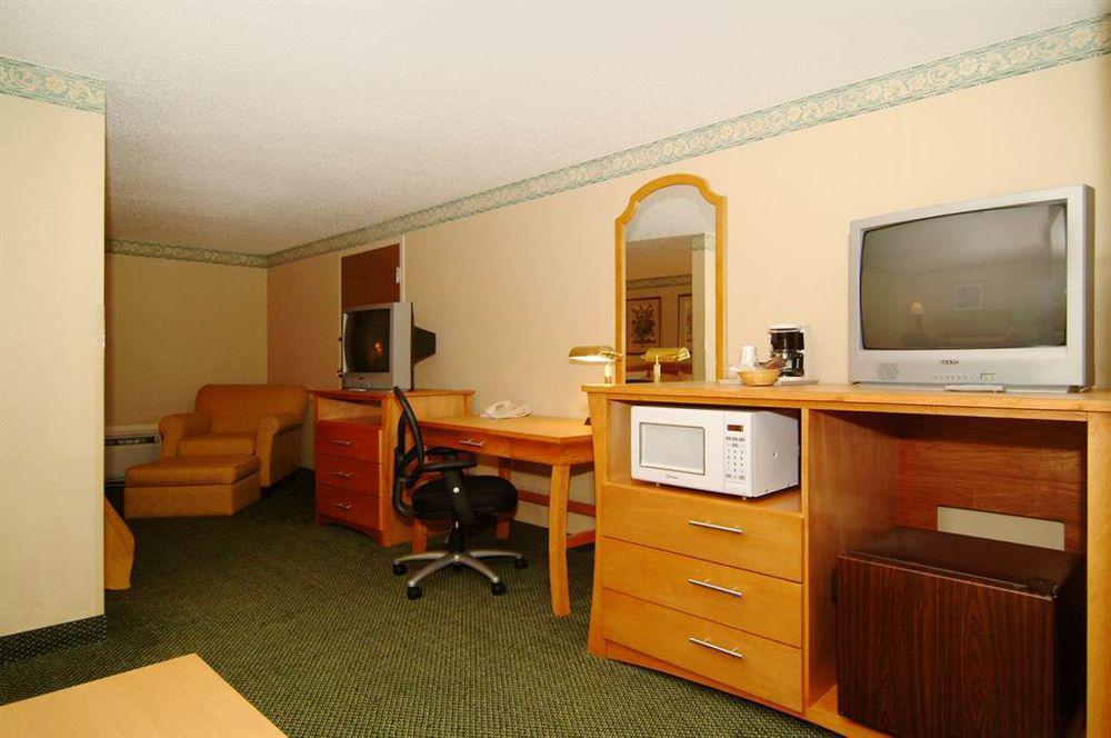 Quality Inn & Suites Near I-480 And I-29 カウンシルブラフス エクステリア 写真