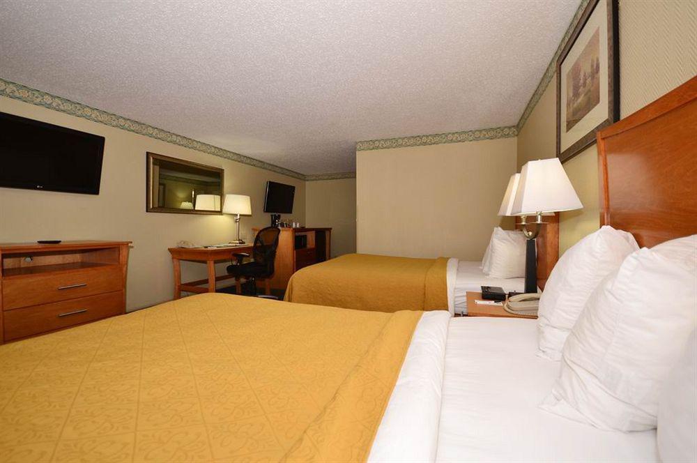 Quality Inn & Suites Near I-480 And I-29 カウンシルブラフス 部屋 写真